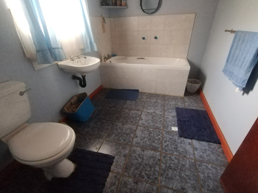 6 Bedroom Property for Sale in Kruisfontein Eastern Cape